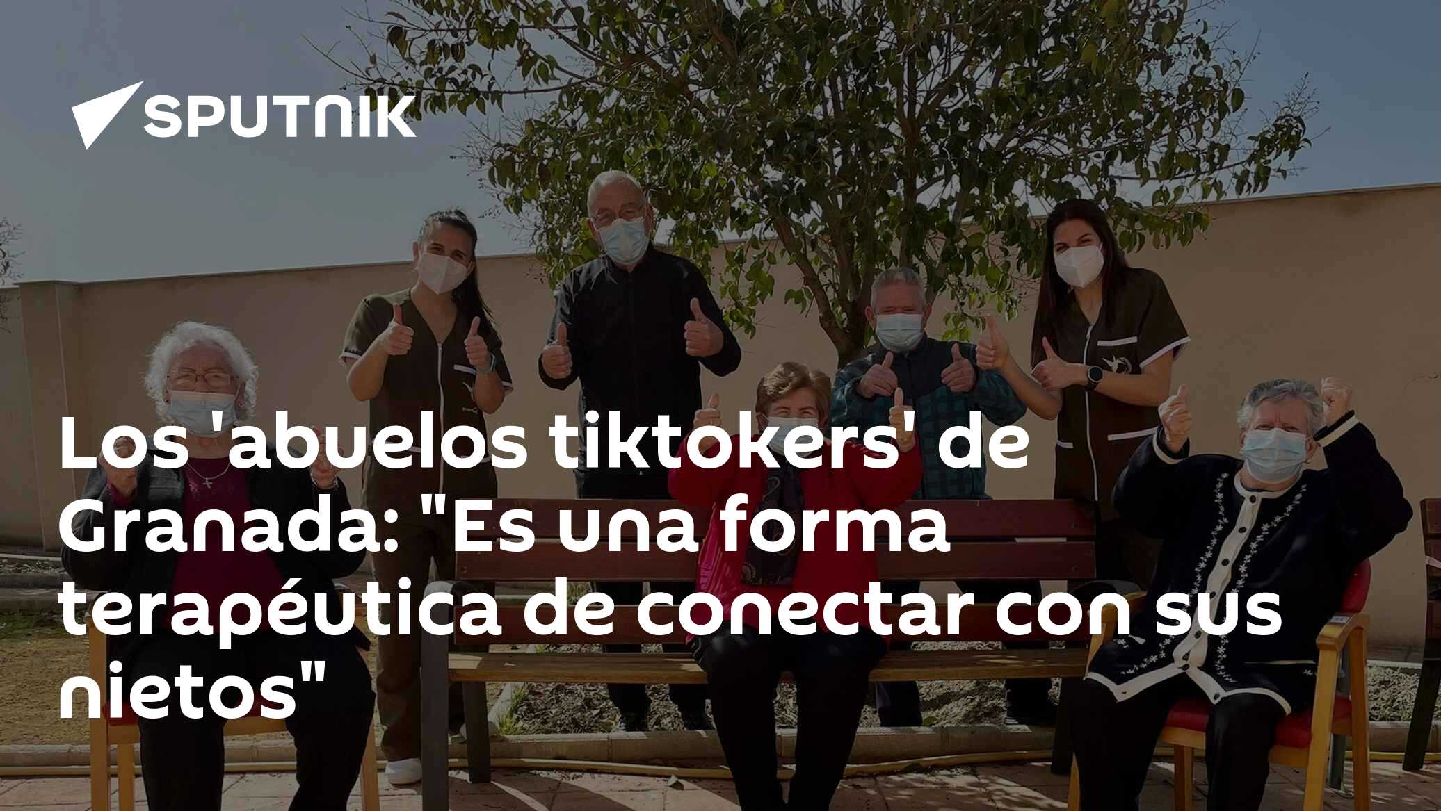 Los 'abuelos tiktokers' de Granada: "Es una forma terapéutica de