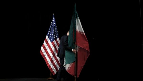 Banderas de EEUU e Irán - Sputnik Mundo