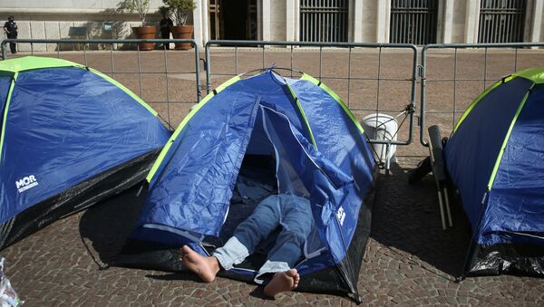 Unos sintecho en Sao Paulo, Brasil - Sputnik Mundo