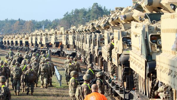 Militares estadounidenses y los tanques Abrams en Lituania (2019) - Sputnik Mundo
