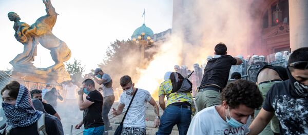 Protestas en Serbia - Sputnik Mundo