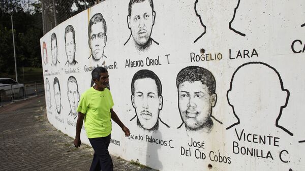 Un mural con los rostros de los mártires asesinados en las protestas del 9 de julio de 1964 - Sputnik Mundo