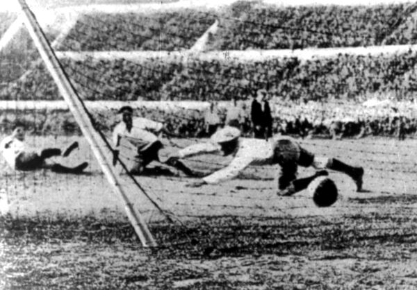 Gol de Uruguay a Argentina en Copa del Mundo de 1930 - Sputnik Mundo