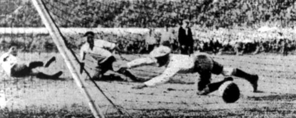 Gol de Uruguay a Argentina en Copa del Mundo de 1930 - Sputnik Mundo