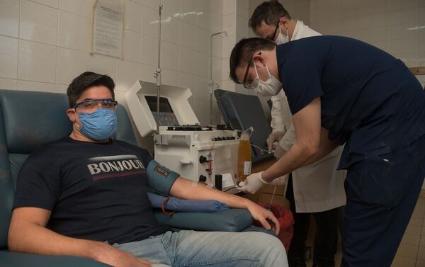 Facundo Ahumada, donante de plasma en Argentina Facundo Ahumada, donante de plasma en Argentina - Sputnik Mundo