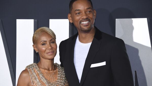 El actor estadounidense Will Smith con su esposa Jada Pinkett Smith - Sputnik Mundo