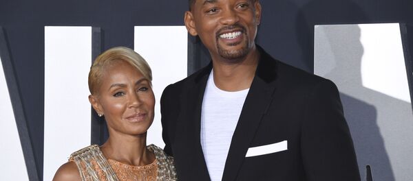El actor estadounidense Will Smith con su esposa Jada Pinkett Smith El actor estadounidense Will Smith con su esposa Jada Pinkett Smith - Sputnik Mundo