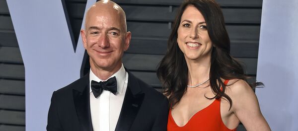 El fundador de Amazon, Jeff Bezos, y su exesposa, MacKenzie Bezos - Sputnik Mundo