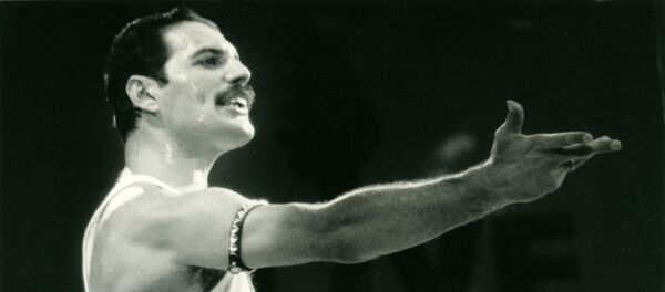 Freddie Mercury en el Live Aid  - Sputnik Mundo