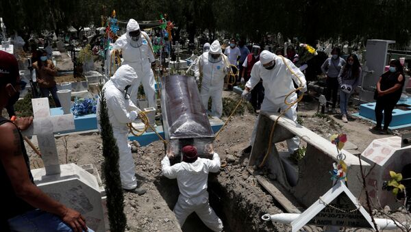 Funeral de un paciente de COVID-19, México - Sputnik Mundo