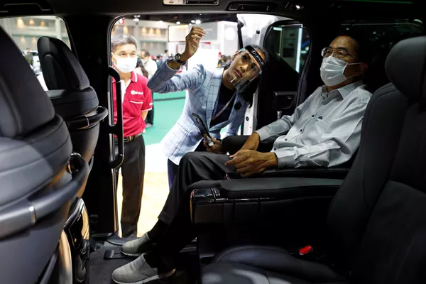 Las curvas futuristas abren el Salón Internacional Automovilístico de Bangkok
Las curvas futuristas abren el Salón Internacional Automovilístico de Bangkok
- Sputnik Mundo