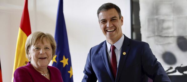 La canciller alemana, Angela Merkel, y el presidente del Gobierno español, Pedro Sánchez - Sputnik Mundo