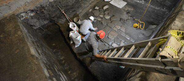 Los arqueólogos mexicanos trabajan en la zona del palacio prehispánico donde mataron a Moctezuma - Sputnik Mundo