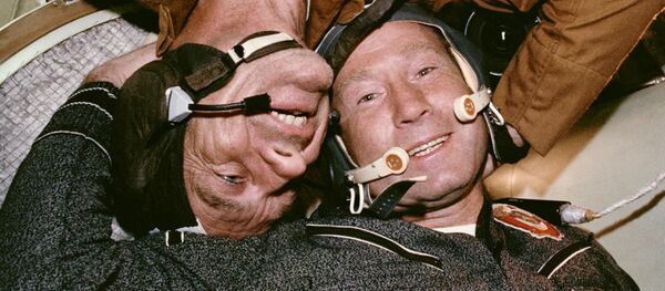 Soyuz-Apolo: 45 años de un apretón de manos espacial entre la URSS y EEUU

 - Sputnik Mundo