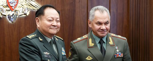 El vicepresidente de la Comisión Militar Central china, Zhang Youxia, y el ministro de Defensa ruso, Serguéi Shoigú - Sputnik Mundo