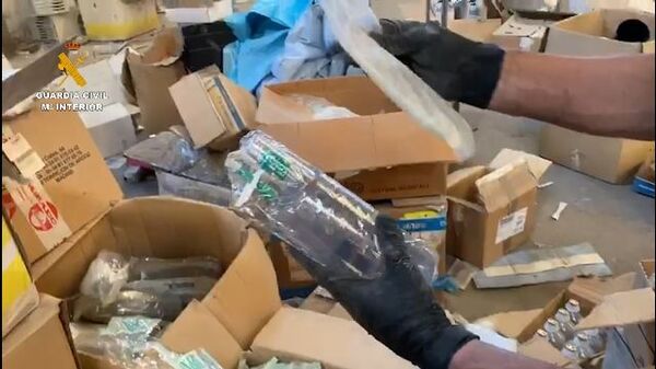 Guardia Civil desmantela red que vendía material sanitario vencido - Sputnik Mundo