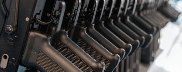 Fusiles Kalashnikov (imagen referencial) - Sputnik Mundo