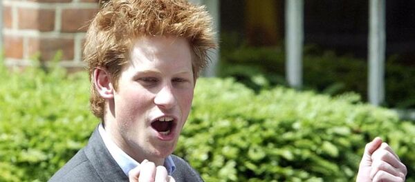 El príncipe Harry, de joven - Sputnik Mundo