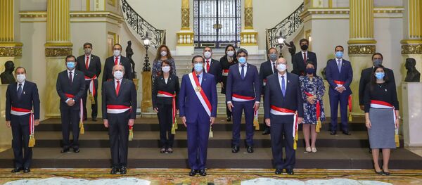 Martín Vizcarra, el presidente de Perú, junto a sus ministros - Sputnik Mundo