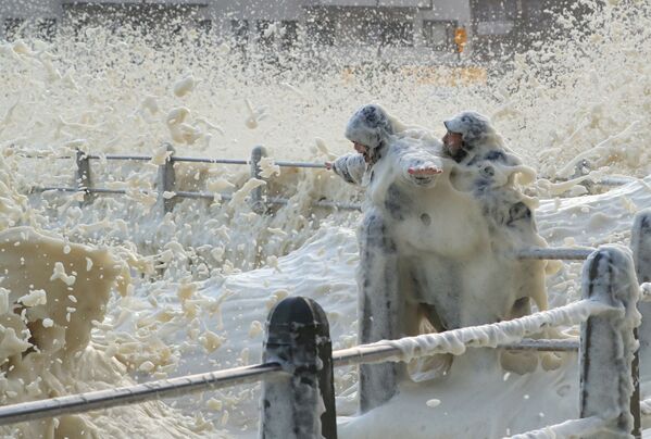 Las olas 'cappuccino': un inusual fenómeno luce en varias partes del mundo

 - Sputnik Mundo