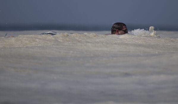 Las olas 'cappuccino': un inusual fenómeno luce en varias partes del mundo

 - Sputnik Mundo