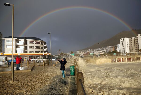 Las olas 'cappuccino': un inusual fenómeno luce en varias partes del mundo

 - Sputnik Mundo