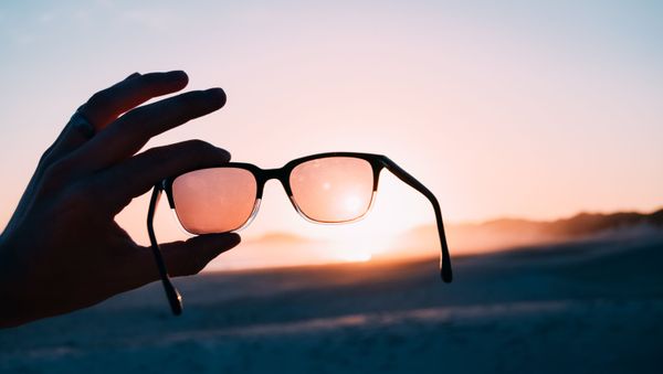 Unas gafas (imagen referencial) Unas gafas (imagen referencial) - Sputnik Mundo