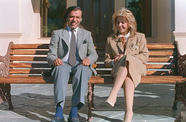 Casándose con la ex a los 90 años: el giro del expresidente argentino Carlos Menem - Sputnik Mundo