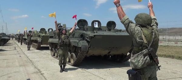 Los tanquistas rusos durante la inspección sorpresa Los tanquistas rusos durante la inspección sorpresa - Sputnik Mundo