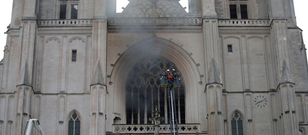 Incendio en la catedral de Nantes en Francia - Sputnik Mundo