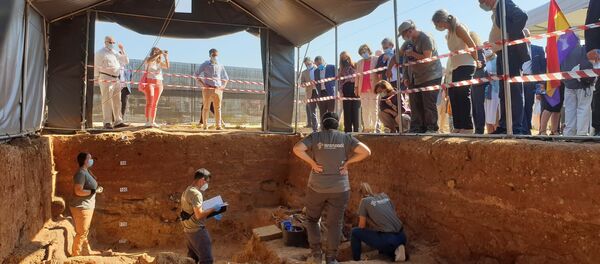 Exhumación de la fosa común de Pico Reja, cementerio de Sevilla - Sputnik Mundo
