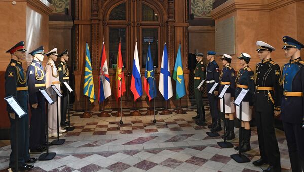 Muestra de uniformes en el Museo Histórico de Moscú - Sputnik Mundo