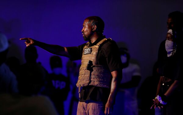 El rapero Kanye West en un evento en Charleston, Carolina del Sur El rapero Kanye West en un evento en Charleston, Carolina del Sur - Sputnik Mundo