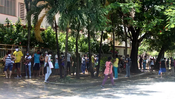 Cola en una tienda en La Habana que vende sus productos en MLC - Sputnik Mundo