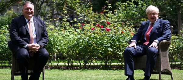 El secretario de Estado de EEUU, Mike Pompeo, y el primer ministro del Reino Unido, Boris Johnson - Sputnik Mundo