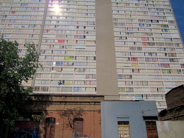 COVID-19 en Chile: el universo paralelo de los guetos verticales - Sputnik Mundo