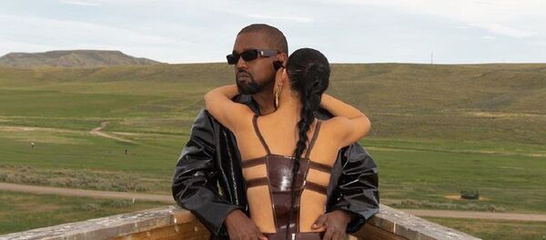 Kanye West junto a Kim Kardashian Kanye West junto a Kim Kardashian - Sputnik Mundo