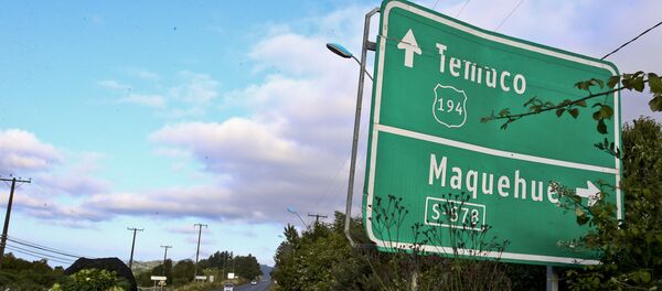 Una señal de dirección de tráfico en Chile  - Sputnik Mundo