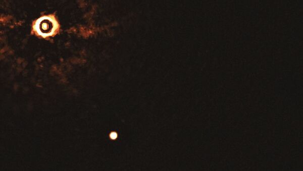 Capturan primera imagen directa de un sistema con dos exoplanetas orbitando una misma estrella - Sputnik Mundo