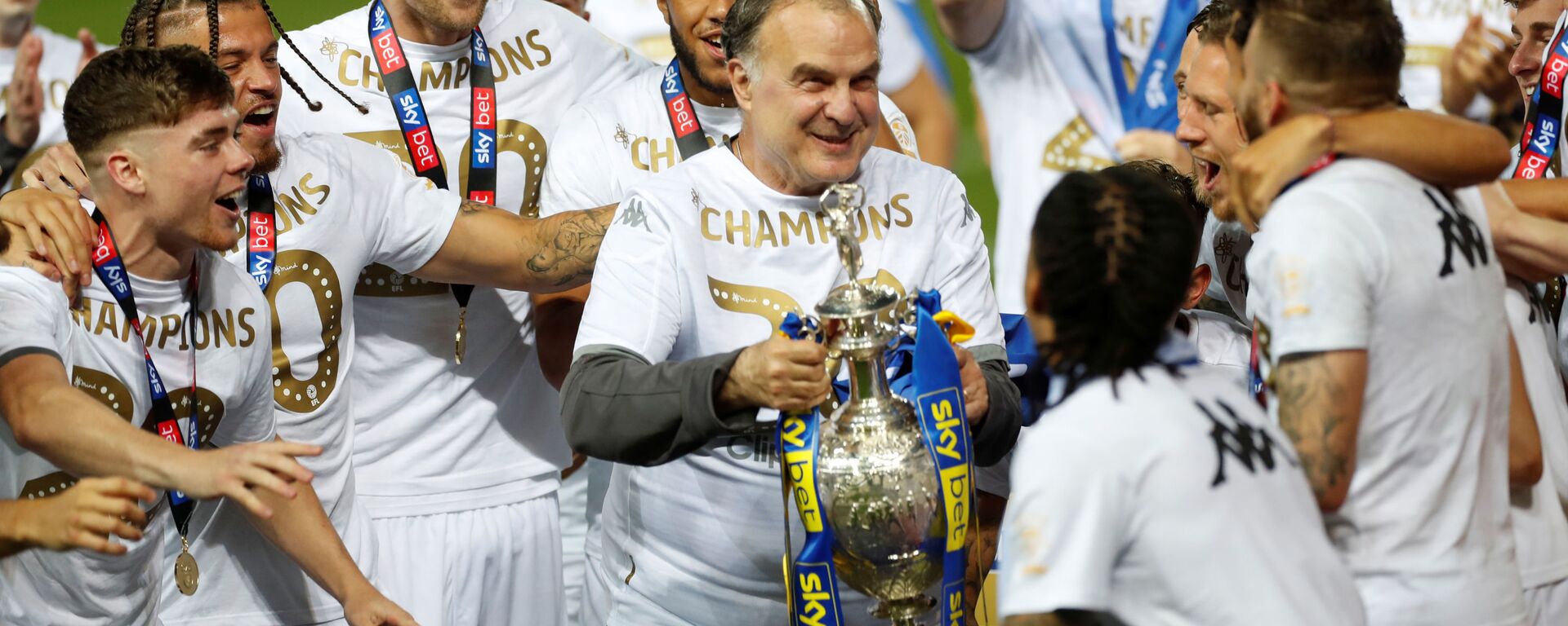 Marcelo Bielsa celebra la Championship con el Leeds United Marcelo Bielsa celebra la Championship con el Leeds United - Sputnik Mundo, 1920, 23.07.2020
