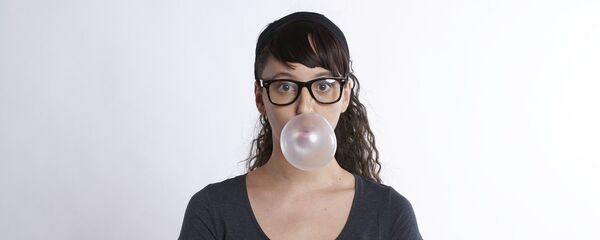 Chicle (imagen referencial) - Sputnik Mundo