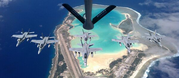 Cazas F/A-18C sobrevuelan la isla Wake - Sputnik Mundo