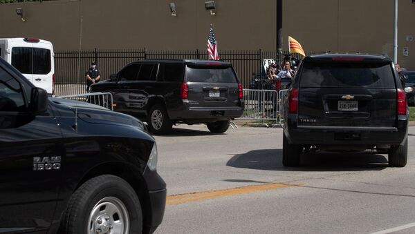 Camionetas al lado del Consulado general de China en Houston - Sputnik Mundo