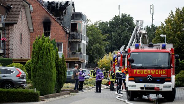 Una avioneta choca contra un edificio residencial en Alemania  - Sputnik Mundo