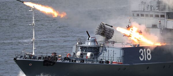 Малый противолодочный корабль «Алексин» во время празднования Дня Военно-морского флота в Балтийске  - Sputnik Mundo