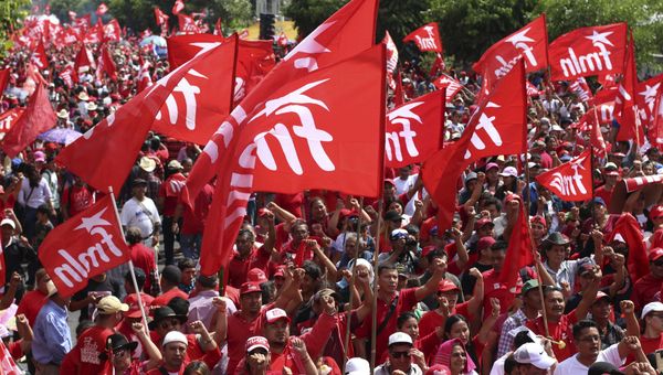 Simpatizantes del Frente Farabundo Martí para la Liberación Nacional en San Salvador, El Salvador Simpatizantes del Frente Farabundo Martí para la Liberación Nacional en San Salvador, El Salvador - Sputnik Mundo