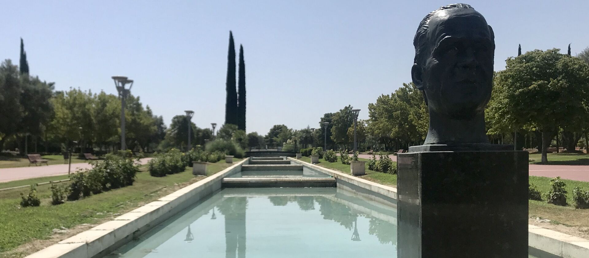 El busto de Juan Carlos I a la entrada del parque más importante de la localidad de Pinto - Sputnik Mundo, 1920, 27.07.2020