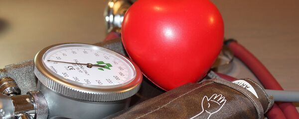 Medición arterial con un corazón - Sputnik Mundo