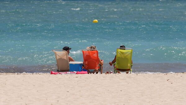 Turistas en la playa de Magaluf en Mallorca - Sputnik Mundo