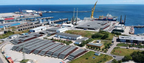 El buque Akademik Cherski en el puerto alemán de Mukran en Sassnitz El buque Akademik Cherski en el puerto alemán de Mukran en Sassnitz - Sputnik Mundo